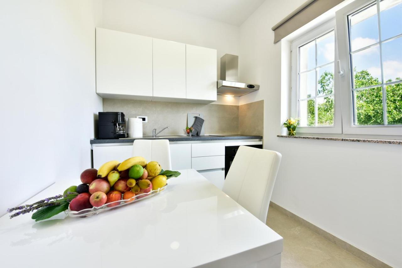 Apartman Melita Porec Exterior photo